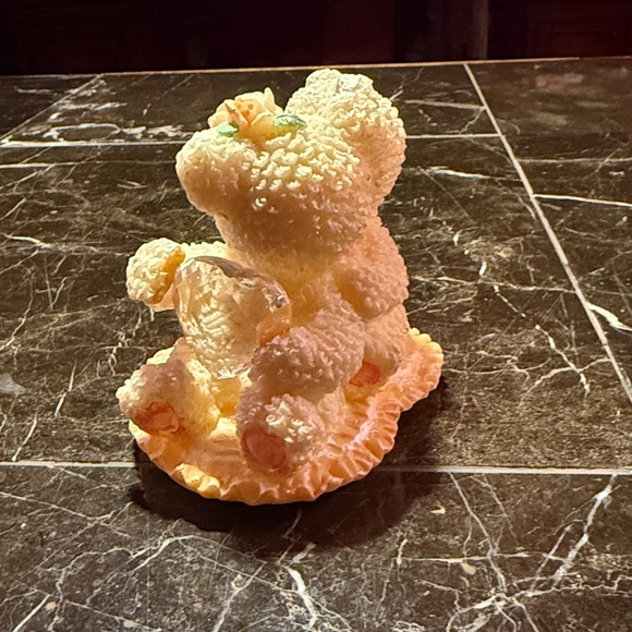 Teddy bears on a heart with flowers and a heart shaped crystal - Picture 2 of 5